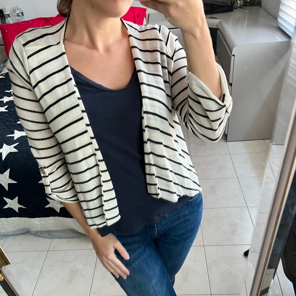 BLACK AND WHITE SWEATER!